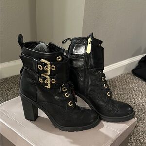 Guess boots